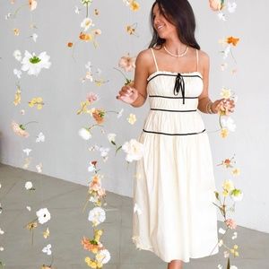 WHITE MIDI BOUTIQUE DRESS (Storia)